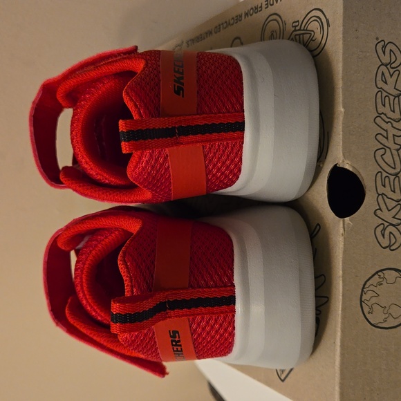 New in box Boys red Skechers Selectors Sneakers 3.5 - Picture 4 of 10